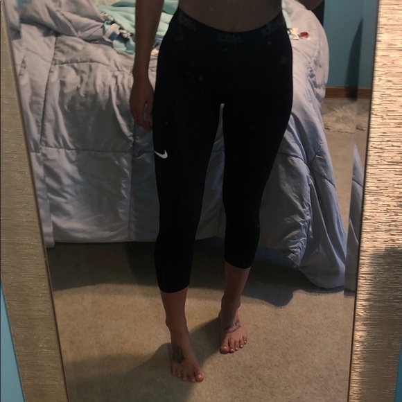Nike Pants - Nike Dri-Fit Crop Leggings Nike Pants - Nike Dri-Fit Crop Leggings